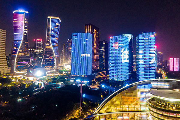 您知道新一代戶外led網(wǎng)格屏的優(yōu)點(diǎn)嗎？(圖1)